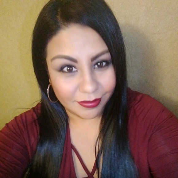 Meet your Posh Ambassador, Victoria - Picture 1 of 2